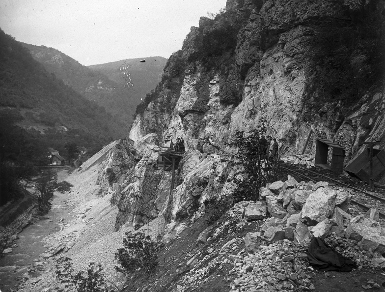 az erdélyi bányavasút megrongálódott áthidalásai Kaszabánya közelében.