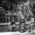 Svábhegy, Visy Masa, Siklóssy Gyuláné és Siklóssy László. A felvétel 1893-ban készült.