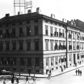 Liszt Ferenc tér - Király utca sarok. A képen látható Vakok Intézete helyén ma a Zeneakadémia áll. A felvétel 1893 és 1900 között készült.