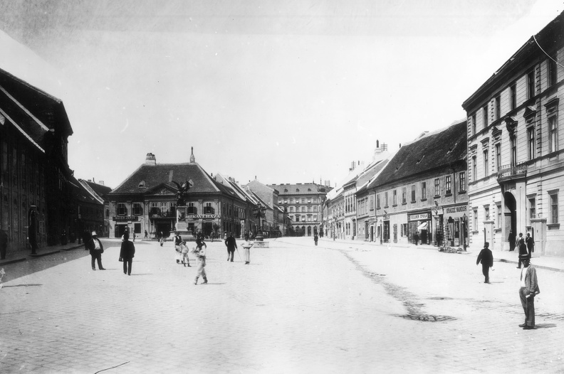 Dísz tér. A felvétel 1893 körül készült.