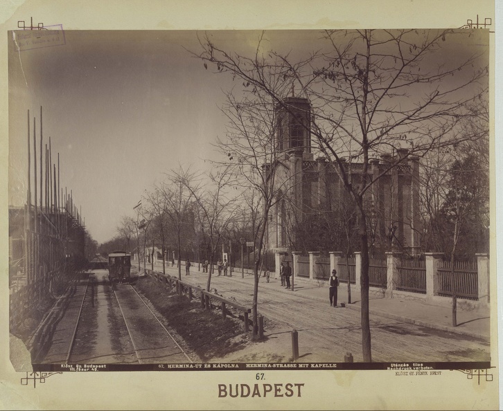 Hermina út, jobbra a Hermina kápolna. A felvétel 1895 körül készült. A kép forrását kérjük így adja meg: Fortepan / Budapest Főváros Levéltára. Levéltári jelzet: HU.BFL.XV.19.d.1.07.068
