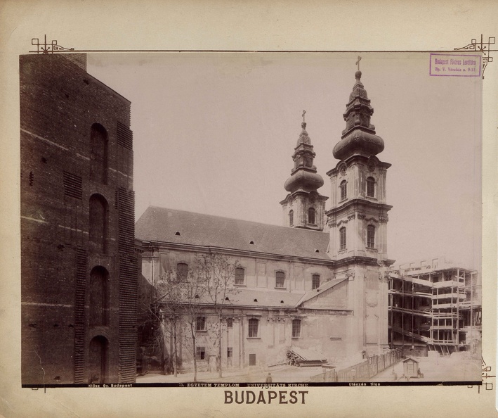 Egyetem tér és az Egyetemi templom a Királyi Pál utca felől nézve. A felvétel 1894 körül készült. A kép forrását kérjük így adja meg: Fortepan / Budapest Főváros Levéltára. Levéltári jelzet: HU.BFL.XV.19.d.1.07.076