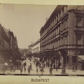 Kecskeméti utca, jobbra, a Múzeum körút sarkán a Geist-ház (Ybl Miklós, 1863-64). A felvétel 1894 körül készült. A kép forrását kérjük így adja meg: Fortepan / Budapest Főváros Levéltára. Levéltári jelzet: HU.BFL.XV.19.d.1.07.095