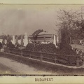 "Arany János síremléke a Kerepesi temetőben. A felvétel 1890 után készült." A kép forrását kérjük így adja meg: Fortepan / Budapest Főváros Levéltára. Levéltári jelzet: HU.BFL.XV.19.d.1.07.181