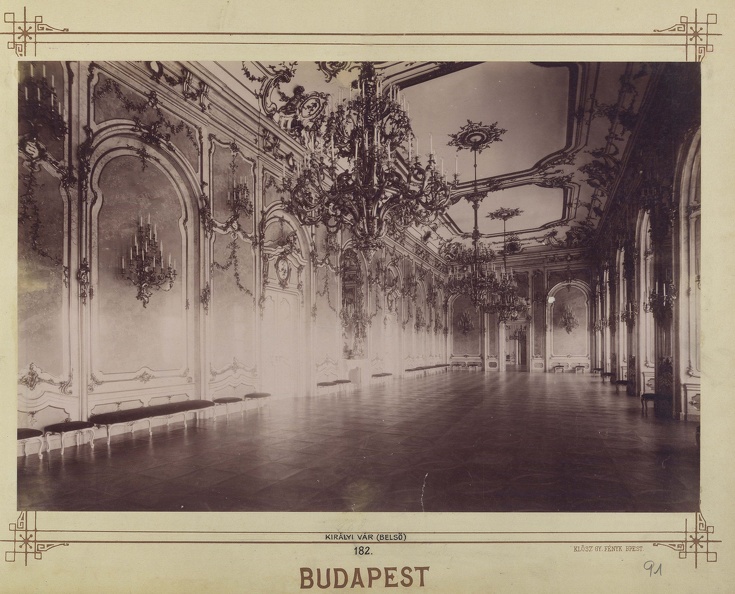 a Királyi Palota díszterme. A felvétel 1890 után készült. A kép forrását kérjük így adja meg: Fortepan / Budapest Főváros Levéltára. Levéltári jelzet: HU.BFL.XV.19.d.1.07.182