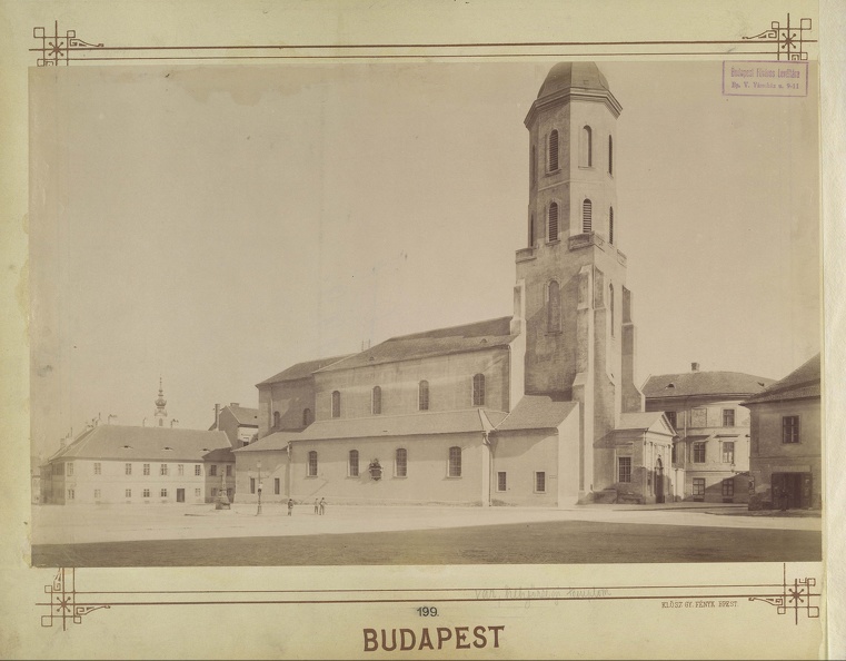 Kapisztrán (Nándor) tér, Mária Magdolna-templom. A felvétel 1895 után készült. A kép forrását kérjük így adja meg: Fortepan / Budapest Főváros Levéltára. Levéltári jelzet: HU.BFL.XV.19.d.1.07.201