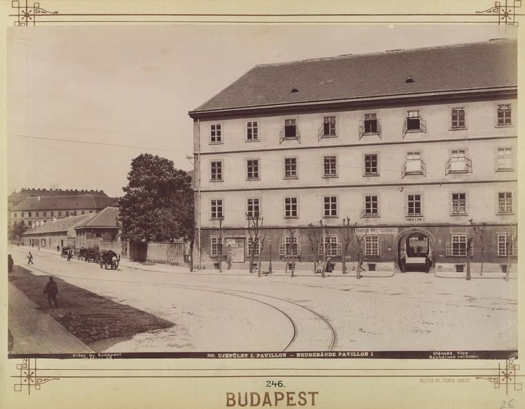 Nádor utca és az Újépület a Széchenyi utca felől nézve (a kaszárnya és börtön épületét 1897-ben lebontották, ma a Szabadság tér van a helyén). A felvétel 1896 körül készült. A kép forrását kérjük így adja meg: Fortepan / Budapest Főváros Levéltára. L