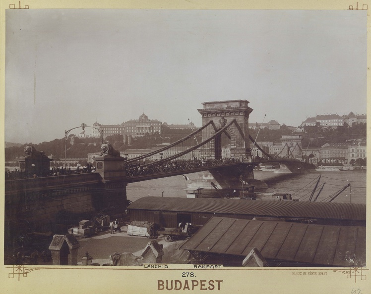 "A Lánchídról készült panorámakép a pesti rakpartról. A felvétel 1890 után készült." A kép forrását kérjük így adja meg: Fortepan / Budapest Főváros Levéltára. Levéltári jelzet: HU.BFL.XV.19.d.1.08.082