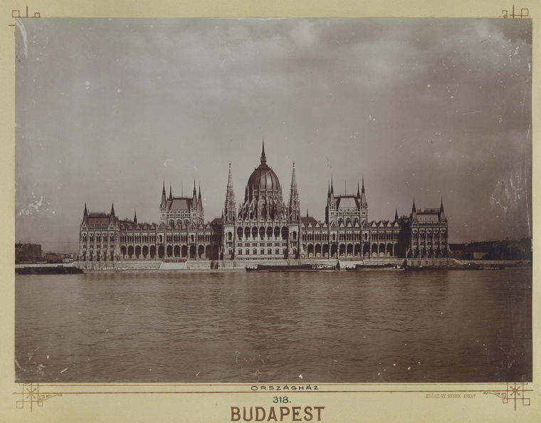 Parlament a Bem (Margit) rakpartról nézve. A felvétel 1896 körül készült. A kép forrását kérjük így adja meg: Fortepan / Budapest Főváros Levéltára. Levéltári jelzet: HU.BFL.XV.19.d.1.08.109
