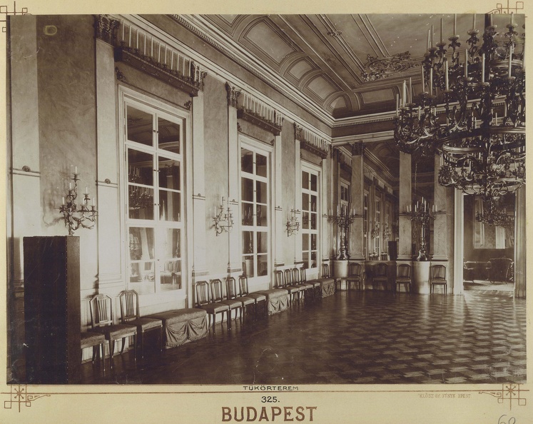 "Sándor palota tükörterme. A felvétel 1890 után készült." A kép forrását kérjük így adja meg: Fortepan / Budapest Főváros Levéltára. Levéltári jelzet: HU.BFL.XV.19.d.1.08.116
