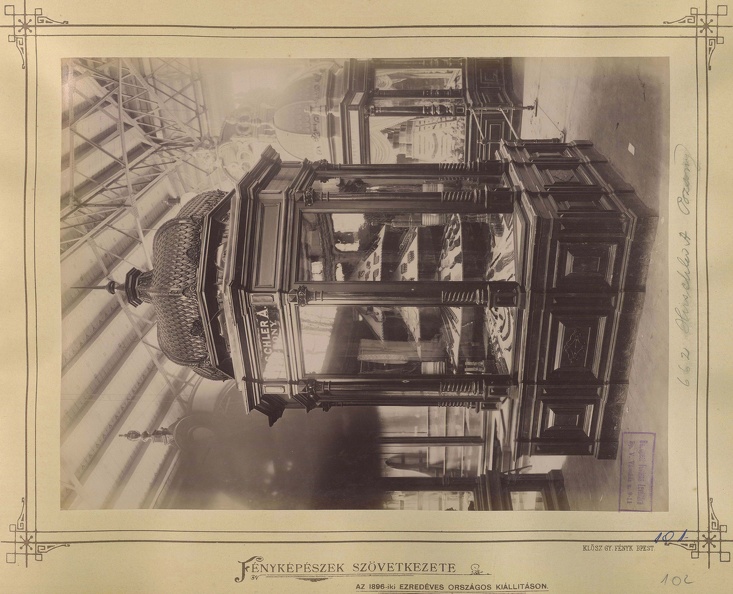"Millenniumi kiállítás: A Hirschler-féle ékszerek kirakata. A felvétel 1896-ban készült." A kép forrását kérjük így adja meg: Fortepan / Budapest Főváros Levéltára. Levéltári jelzet: HU.BFL.XV.19.d.1.10.199
