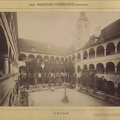 a Draskovich-kastély udvara. A felvétel 1895-1899 között készült. A kép forrását kérjük így adja meg: Fortepan / Budapest Főváros Levéltára. Levéltári jelzet: HU.BFL.XV.19.d.1.11.029