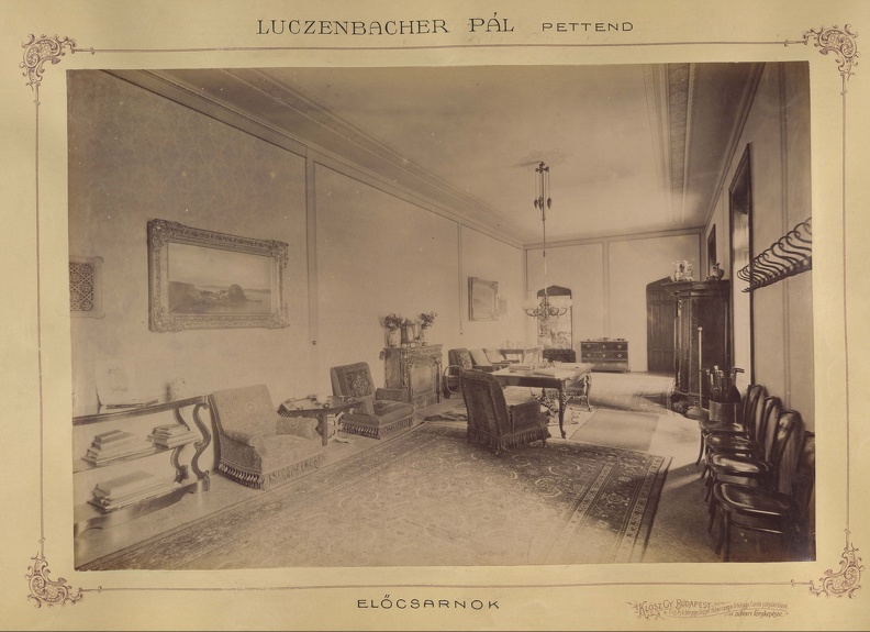Pettend (ekkor önálló, ma a község része), a Luczenbacher-kastély előcsarnoka. A felvétel 1895-1899 között készült. A kép forrását kérjük így adja meg: Fortepan / Budapest Főváros Levéltára. Levéltári jelzet: HU.BFL.XV.19.d.1.11.082