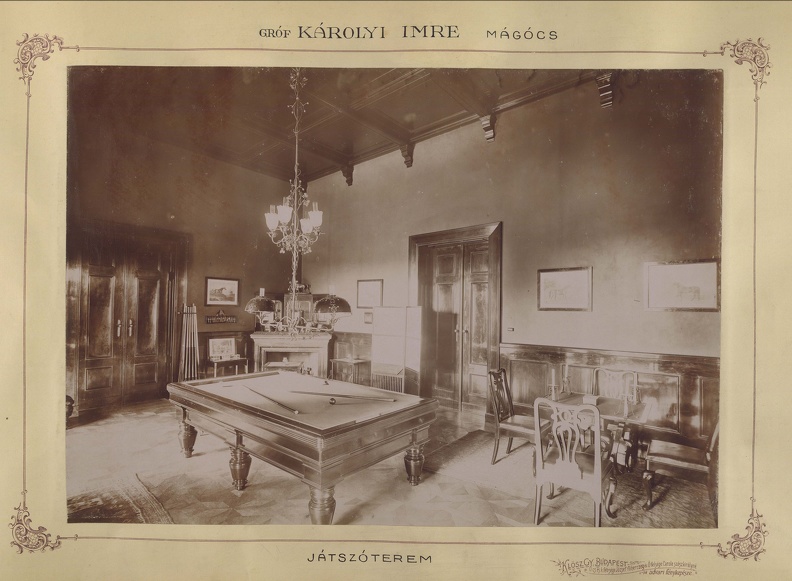 az 1896-ban épült Károlyi-kastélyegyüttes, játszóterem. A felvétel 1900 körül készült. A kép forrását kérjük így adja meg: Fortepan / Budapest Főváros Levéltára. Levéltári jelzet: HU.BFL.XV.19.d.1.11.165
