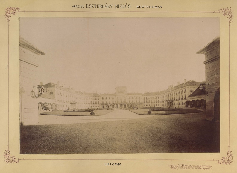 (Eszterháza), Esterházy-kastély. A felvétel 1895-1899 között készült. A kép forrását kérjük így adja meg: Fortepan / Budapest Főváros Levéltára. Levéltári jelzet: HU.BFL.XV.19.d.1.12.009
