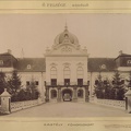 Gödöllői Királyi Kastély főbejárata. A felvétel 1895-1899 között készült. A kép forrását kérjük így adja meg: Fortepan / Budapest Főváros Levéltára. Levéltári jelzet: HU.BFL.XV.19.d.1.12.073