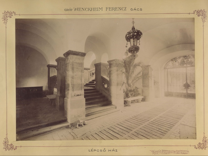 várkastély (ekkor Wenckheim Ferenc tulajdona), lépcsőház. A felvétel 1898 után készült. A kép forrását kérjük így adja meg: Fortepan / Budapest Főváros Levéltára. Levéltári jelzet: HU.BFL.XV.19.d.1.12.084