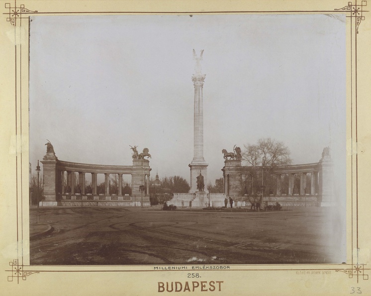 Millenniumi emlékmű a későbbi Hősök terén. A kép forrását kérjük így adja meg: Fortepan / Budapest Főváros Levéltára. Levéltári jelzet: HU.BFL.XV.19.d.1.08.064