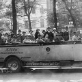 Unter den Linden, Omnibusz társaság nyitott városnéző autóbusza a húszas években.