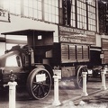 Iparcsarnok, az első önálló magyar automobilkiállítás. Chenard&Walcker teherautó Róka Ármin és Társa standján.