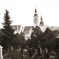 Námestie Štefana Moyzesa, katolikus temető. Háttérben a Szűz Mária Mennybemenetele templom és a Mátyás-ház a várban.