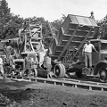 Csorvási betonút építése. Az előtérben, egy Mávag-Mercedes-Benz teherautó, amerikai rendszerű billenő szerkezettel. Forrás/source: National Archives, Washington, USA, RG151 FC.