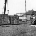 Lipótvárosi teherpályaudvar, jobbra a Visegrádi utcánál a Hétház és a Tizenháromház munkáskolónia épületei látszanak. Caterpillar traktorok. Forrás/source: National Archives, Washington, USA, RG151 FC.