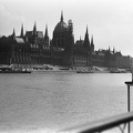 Parlament a Pálffy (Bem) téri hajóállomás felől nézve.