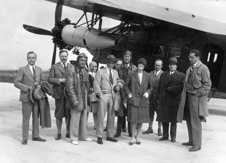az első utasszállítógép a repülőtéren, a MALÉRT Weiss Manfréd gyártmányú Fokker F.VIIIB típusú repülőgépe.