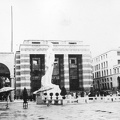 Piazza della Vittoria, az Era fascista ("Bigio") című szobor (Arturo Dazzi, 1932.).