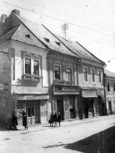 Fő tér és Dumtsa Jenő utca első házai.