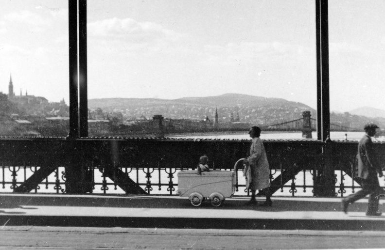 a Lánchíd és a Vár az Erzsébet hídról fényképezve.