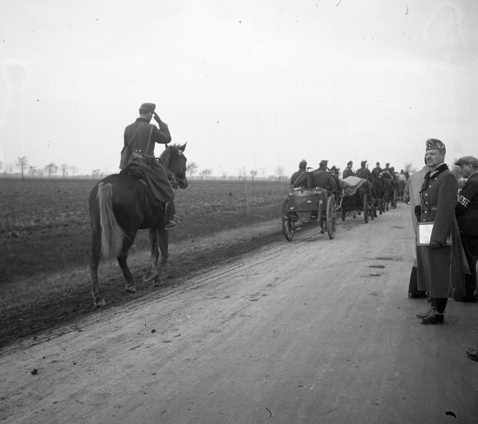 Komárom és Ógyalla közötti út a magyar csapatok bevonulása idején.