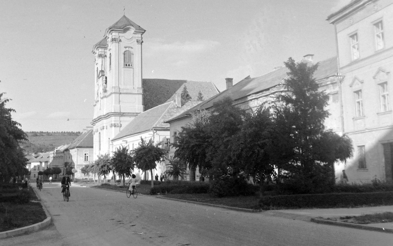 Kossuth Lajos utca, Ferences templom.