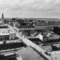 kilátás a Rákóczi téren álló katolikus templom tornyából a Hősök tere (Piac tér), és a református templom felé.