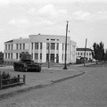 Leontovics (Lenin) utca, balra a Szuvorov utca, szemben az állatorvosi főiskola épülete.