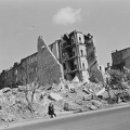a Hrescsatik sugárút felrobbantott épületei, a Főposta és Hírközlési Népbiztosság romjai.