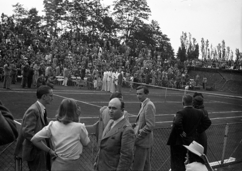 tenisz díszpálya, Magyarország-Németország (3:3) teniszmérkőzés a Róma Kupáért.