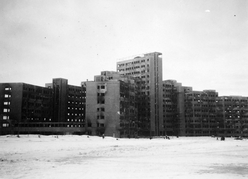 Szabadság (Dzerzsinszkij) tér, Tervek Háza, a Karazin Kharkiv Nemzeti Egyetem épülete.