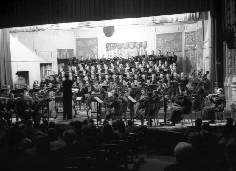 Szegedi Nemzeti Színház (ekkor Városi Színház), a Budapesti Kórus hangversenye a Szegedi Filharmonikus Egyesület zenekarával.