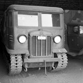 Mátyásföld, Újszász utca 41-43. Magyar Királyi Honvéd gépkocsiszertár, szovjet gyártmányú SZTZ−5 típusú tüzérségi vontató.