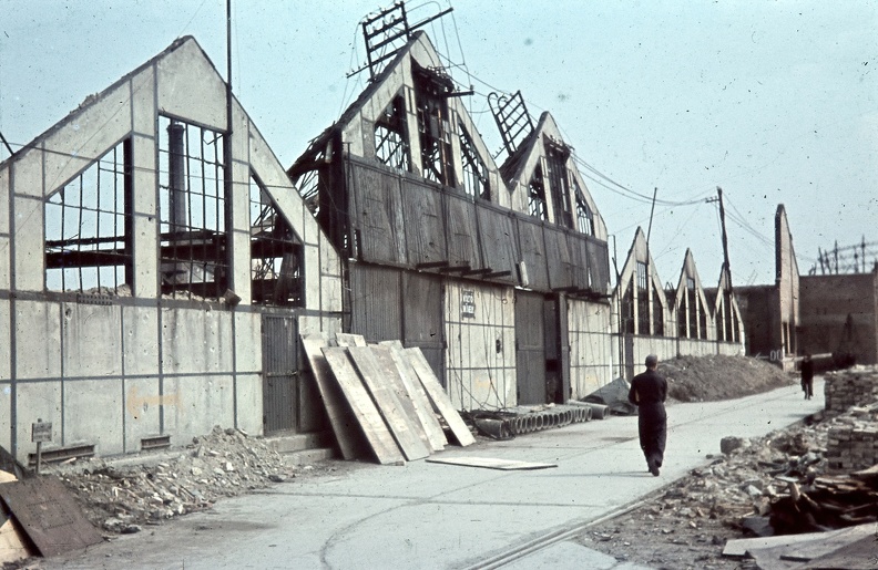 Magyar Vagon- és Gépgyár az 1944 július 2-i bombázás után.