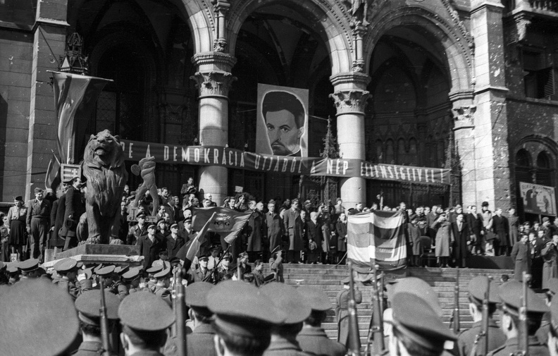 Kossuth Lajos tér, március 15-i ünnepség a Parlamentnél.