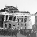 Dísz tér, szemben a Honvéd Főparancsnokság romos épülete.