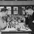 Magdolna utca 5-7. Vasas székház, Magyarország - Hollandia sakkmérkőzés. Szabó László nemzetközi nagymester, világbajnokjelölt és dr. Max Euwe egykori világbajnok sakkozók.