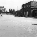 Révai Miklós utca, jobbra a lebombázott vasútállomás, háttérben a Baross híd.