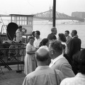 Visegrád gőzhajó a Belgrád rakparti hajóállomáson, háttérben a Szabadság híd budai hídfője.