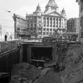 Deák Ferenc tér, a Millenniumi Földalatti Vasút új alagútjának építése.