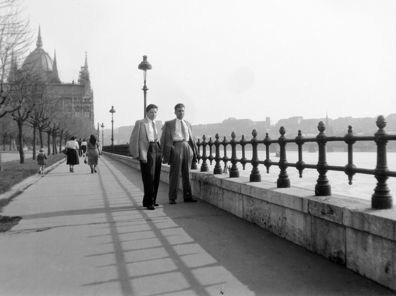 Széchenyi rakpart a Margit híd felől, Parlament.
