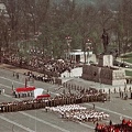 Ötvenhatosok tere (Sztálin tér), május 1-i felvonulás, jobbra a Sztálin szobor.